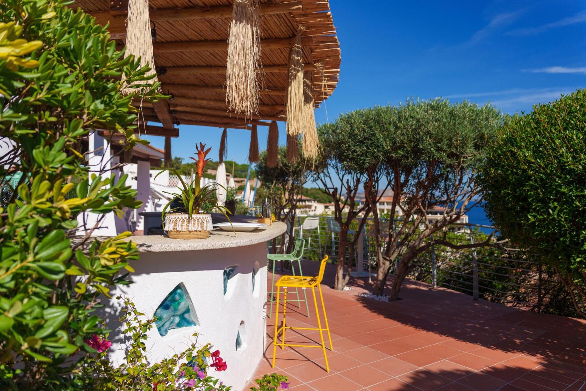 Hotel Punta Est Baja Sardinia Exterior foto